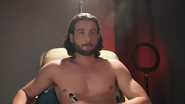 Snapshot of Keen___Luckystrike chatting on 10.24.25 Keen Luckystrike online show from 10.24.25