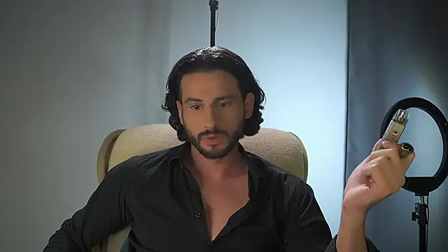 Snapshot of Keen___Luckystrike chatting on 12.13.25 Keen Luckystrike online show from 12.13.25