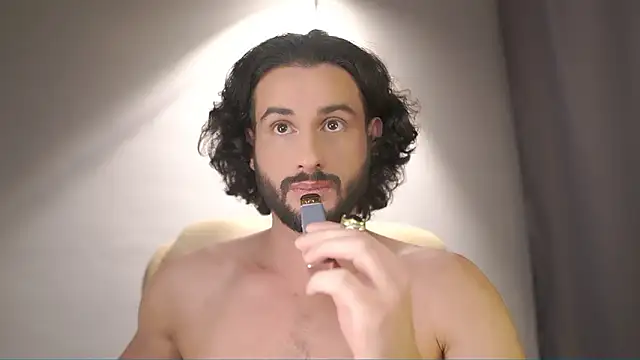 Snapshot of Keen___Luckystrike chatting on 02.02.26 Keen Luckystrike online show from 02.02.26