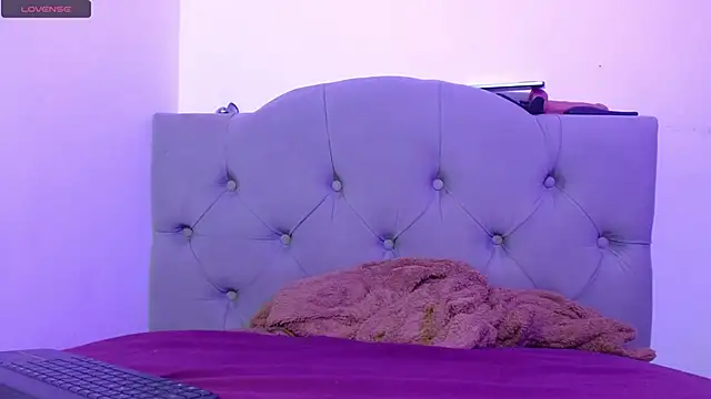 Red-moon1 online show from 01.04.25