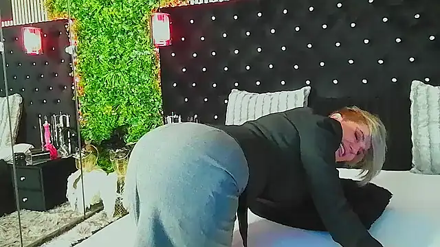 InannaStar online show from 03.10.26