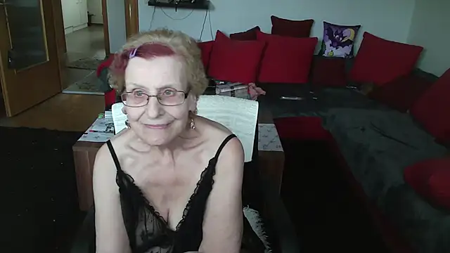 HeisseomaOriginal online show from 02.21.25