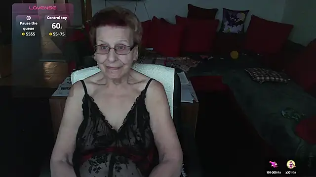 HeisseomaOriginal online show from 10.20.25