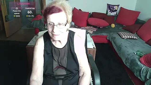 HeisseomaOriginal online show from 10.27.25