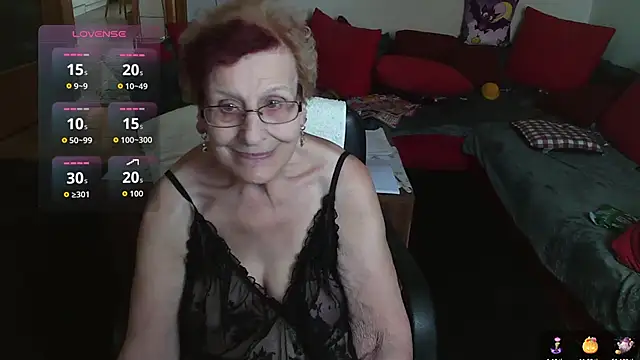 HeisseomaOriginal online show from 10.30.25