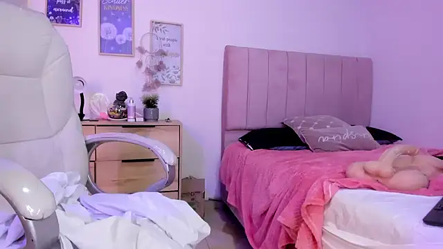 bluee hazell online show from 02.16.25