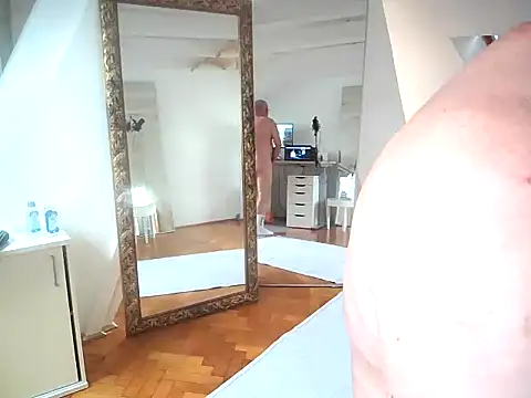 Snapshot of tobi_jerker chatting on 10.12.25 tobi jerker online show from 10.12.25