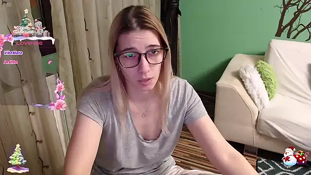 Snapshot of lovingfeetheels chatting on 12.16.24 lovingfeetheels online show from 12.16.24