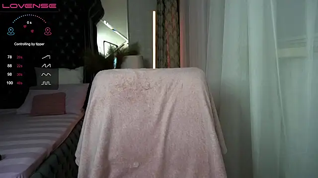 Snapshot of Sweety_one_ chatting on 12.01.24 Sweety one online show from 12.01.24