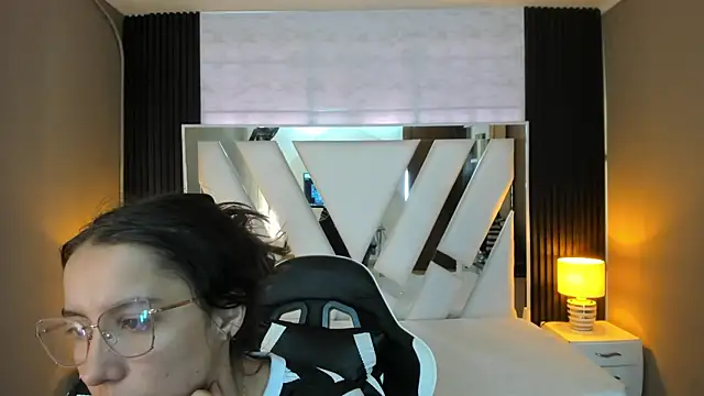 Linda4Petite online show from 12.14.25