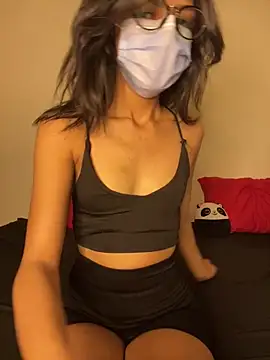 Snapshot of morrocoXcute chatting on 09.18.25 morrocoXcute online show from 09.18.25