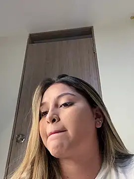 lunablossom  online show from 01.03.25