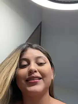 lunablossom  online show from 01.08.25