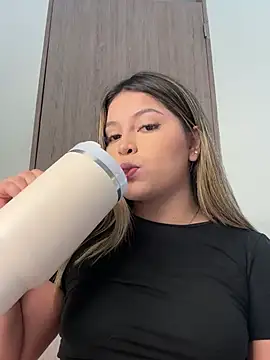 lunablossom  online show from 01.11.25