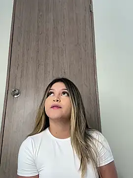 lunablossom  online show from 02.02.25