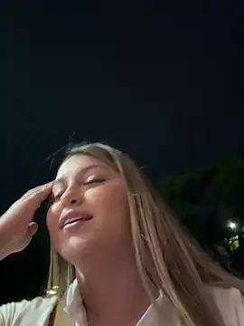 lunablossom  online show from 03.17.25