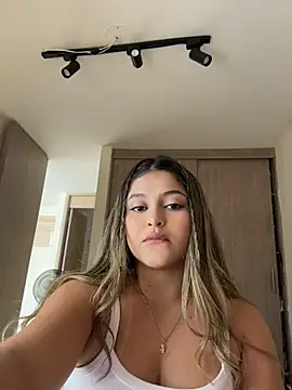 lunablossom  online show from 04.09.26