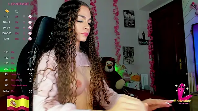 Snapshot of gabrielatafur_ chatting on 03.18.25 gabrielatafur online show from 03.18.25