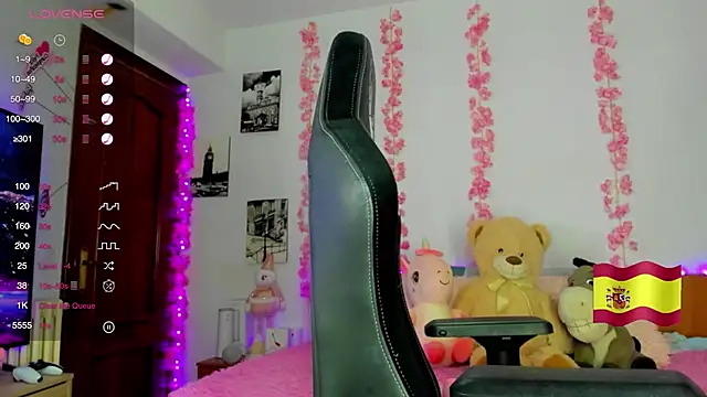 Snapshot of gabrielatafur_ chatting on 09.19.25 gabrielatafur online show from 09.19.25