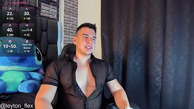 Snapshot of leyton_flex chatting on 03.18.25 leyton flex online show from 03.18.25