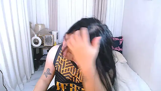 Snapshot of Mimi_Cums chatting on 10.27.25 Mimi Cums online show from 10.27.25