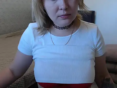 Snapshot of leeilawow chatting on 05.28.26 leeilawow online show from 05.28.26