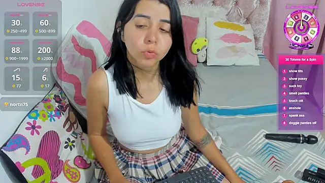 Snapshot of amy_petite chatting on 10.19.25 amy petite online show from 10.19.25