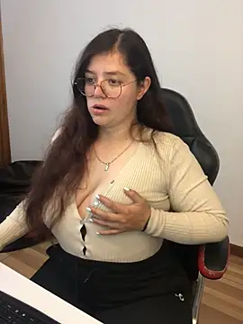 Snapshot of kayortiiz chatting on 07.18.26 kayortiiz online show from 07.18.26