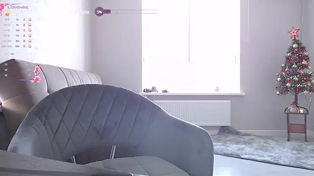 Snapshot of Mia_Bows chatting on 12.19.24 Mia Bows online show from 12.19.24