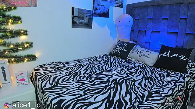 Snapshot of candy_alicee chatting on 12.19.24 candy alicee online show from 12.19.24