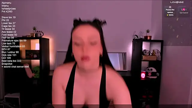 Snapshot of SofiRusselle chatting on 09.22.25 SofiRusselle online show from 09.22.25