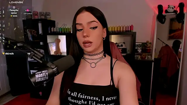 Snapshot of SofiRusselle chatting on 11.06.25 SofiRusselle online show from 11.06.25