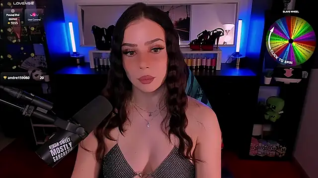 Snapshot of SofiRusselle chatting on 11.13.25 SofiRusselle online show from 11.13.25