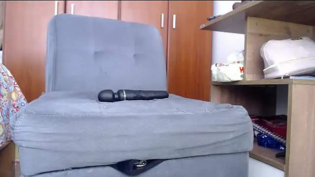 Snapshot of Juls_winter_ chatting on 03.11.25 Juls winter online show from 03.11.25