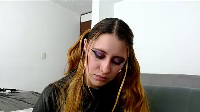 Snapshot of Juls_winter_ chatting on 04.20.26 Juls winter online show from 04.20.26