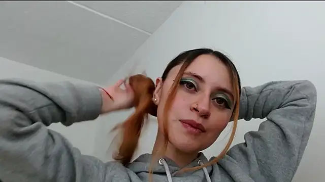 Snapshot of Juls_winter_ chatting on 07.02.26 Juls winter online show from 07.02.26
