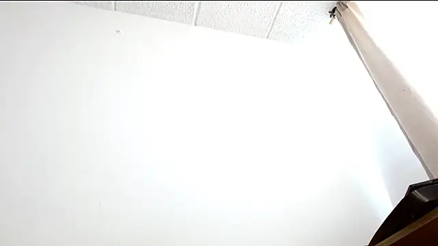 Snapshot of Juls_winter_ chatting on 07.17.26 Juls winter online show from 07.17.26