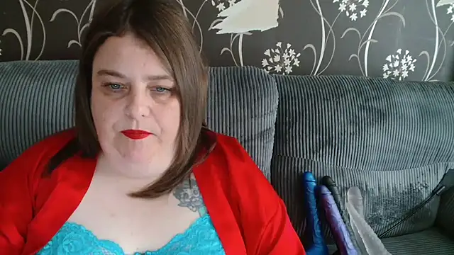 Snapshot of HouseWifeWhore_Milf chatting on 10.07.25 HouseWifeWhore Milf online show from 10.07.25