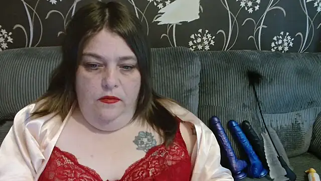 Snapshot of HouseWifeWhore_Milf chatting on 10.13.25 HouseWifeWhore Milf online show from 10.13.25