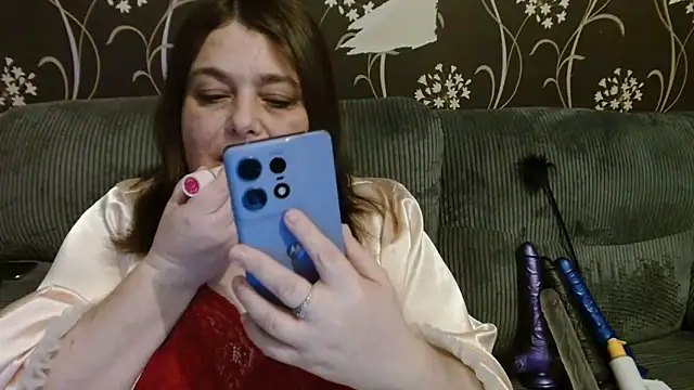 Snapshot of HouseWifeWhore_Milf chatting on 11.07.25 HouseWifeWhore Milf online show from 11.07.25