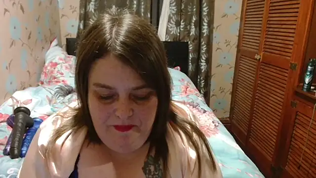 HouseWifeWhore Milf online show from 12.17.25