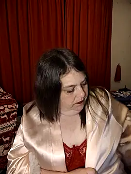 Snapshot of HouseWifeWhore_Milf chatting on 05.01.26 HouseWifeWhore Milf online show from 05.01.26