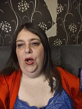 Snapshot of HouseWifeWhore_Milf chatting on 05.24.26 HouseWifeWhore Milf online show from 05.24.26