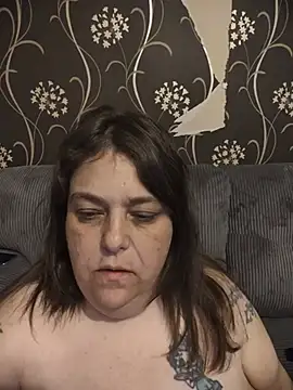 Snapshot of HouseWifeWhore_Milf chatting on 06.04.26 HouseWifeWhore Milf online show from 06.04.26