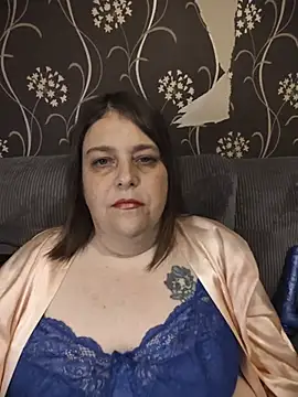 Snapshot of HouseWifeWhore_Milf chatting on 06.21.26 HouseWifeWhore Milf online show from 06.21.26