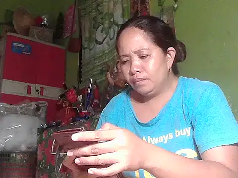 Snapshot of sweetlady_pinay chatting on 05.05.26 sweetlady pinay online show from 05.05.26