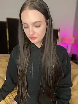 Snapshot of KarissaChantelle chatting on 12.23.24 KarissaChantelle online show from 12.23.24