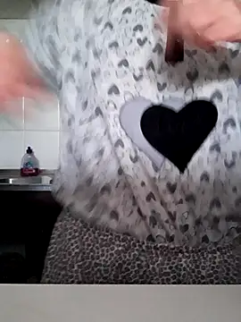 Moi Lina online show from 10.15.25