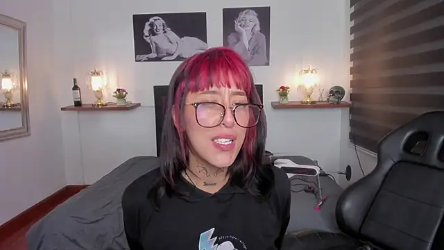 Snapshot of Mariana_Joness chatting on 02.04.25 Mariana Joness online show from 02.04.25