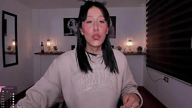 Snapshot of Mariana_Joness chatting on 10.23.25 Mariana Joness online show from 10.23.25